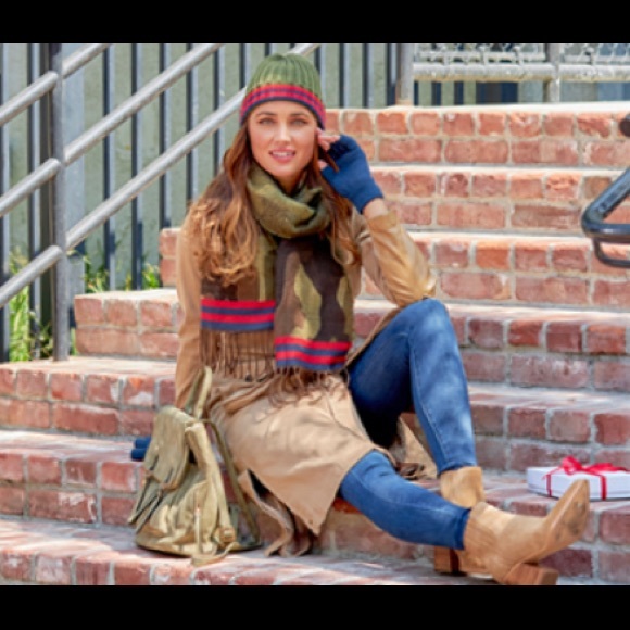 Herbalife beanie scarf glove trio set - Picture 1 of 3